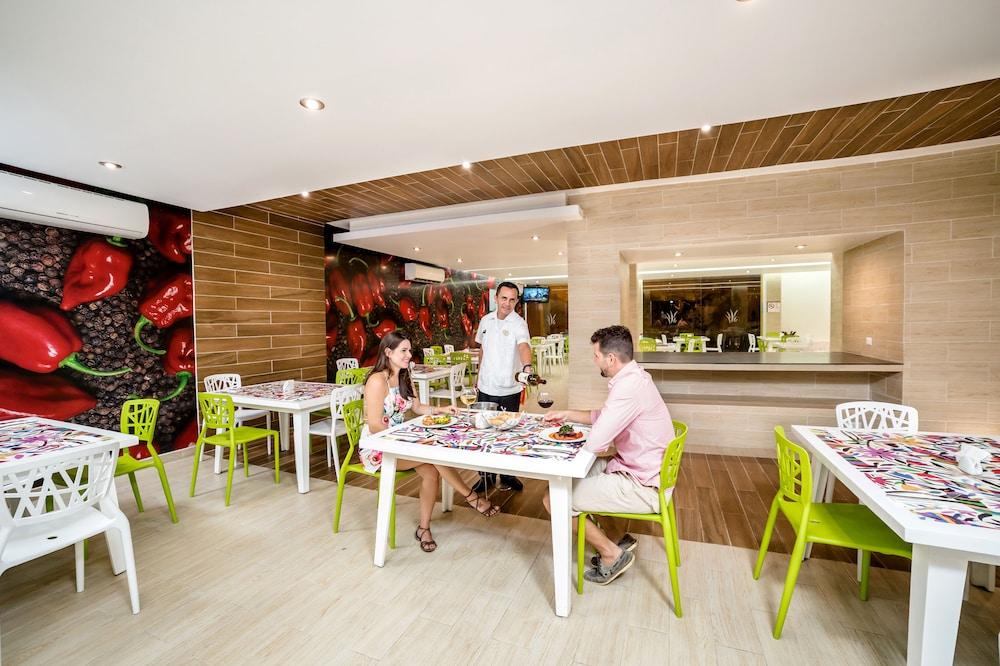 Maria Del Carmen Hotel 4*